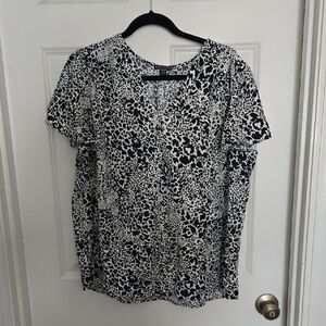 Hilary Radley Black & White Printed V-Neck Blouse
